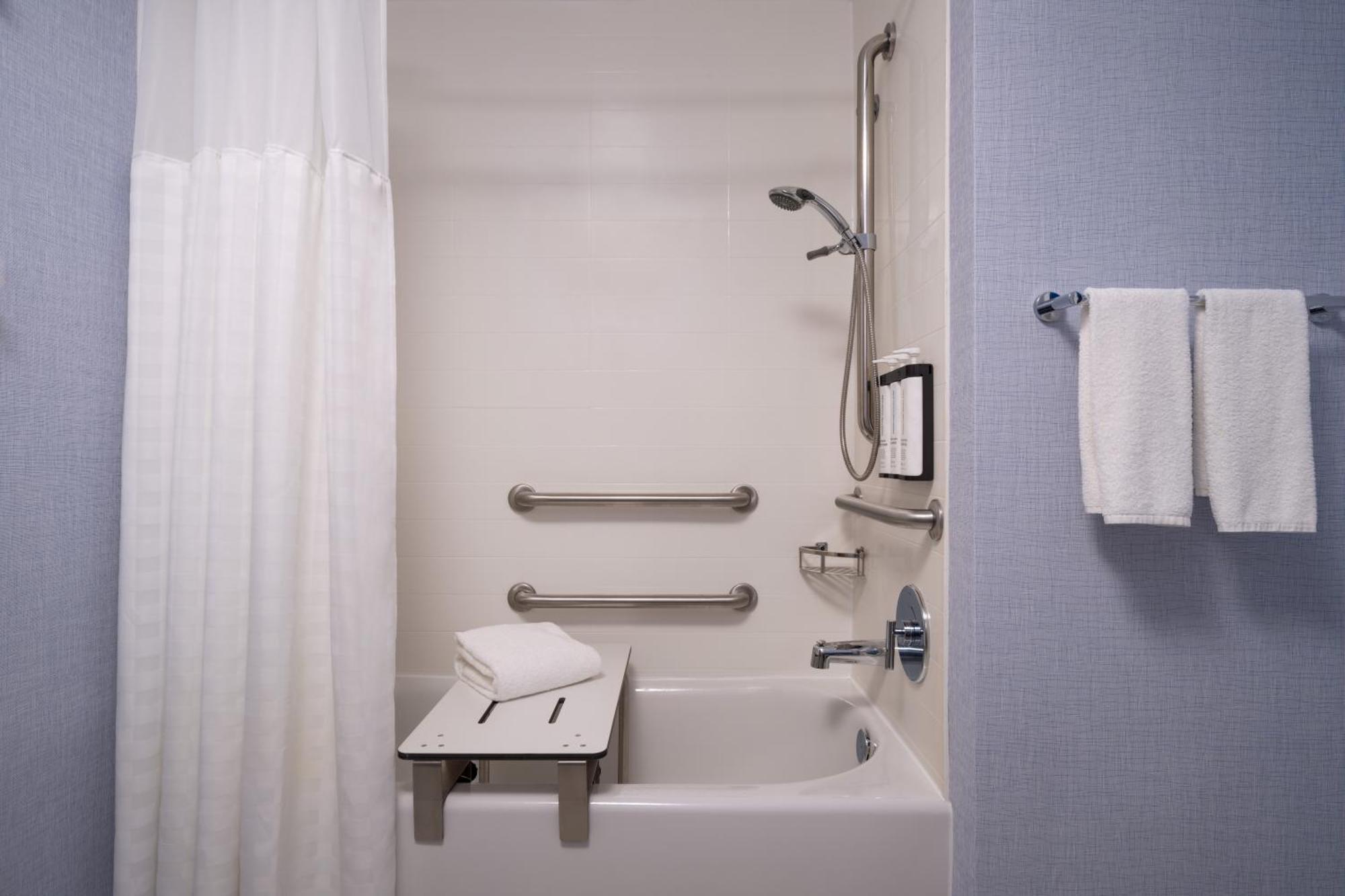 Queen Room with Two Queen Beds and Roll-In Shower - Disability Access,1646349539:JPEG